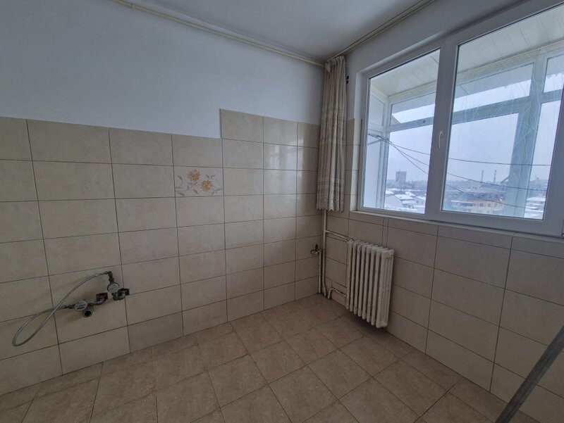 Metrou 1 Mai apartament 2 camere fara risc seismic, se accepta credit